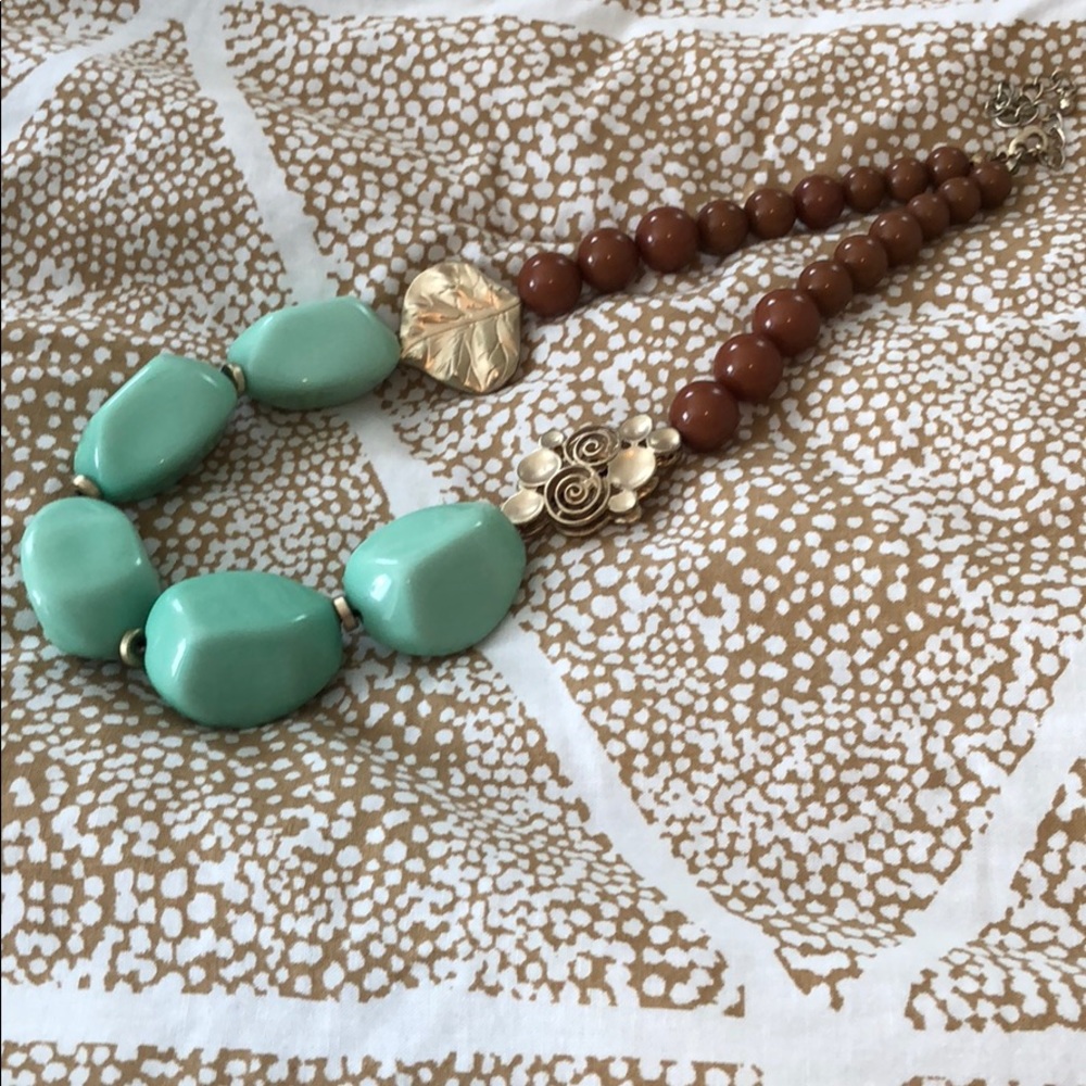 Big necklace with gold accents